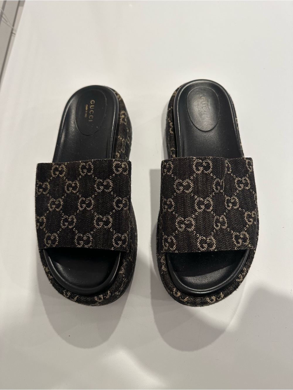Authentic Gucci Brown Monogram Slide Sandals with Black Footbed - Picture 2 of 5